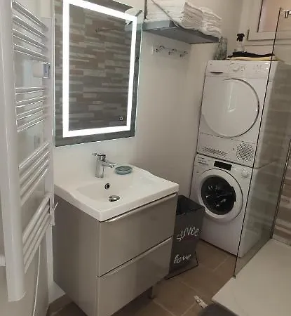 Joli Renove Avec Terrasse Apartment *